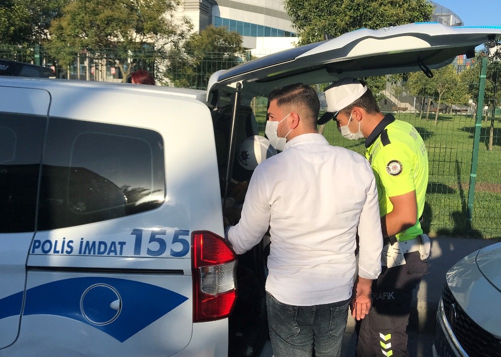 Bakırköy’de fazla yolcu alan minibüs şoförü gazetecileri tehdit etti
