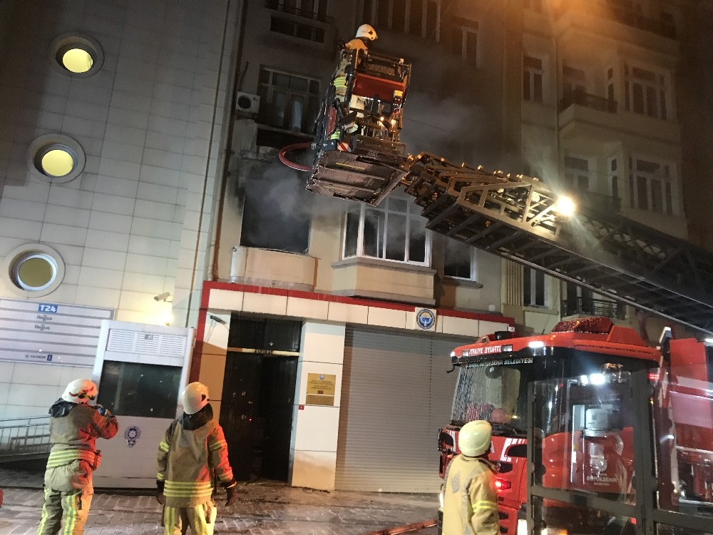 Kırgızistan Konsolosluk binasında yangın