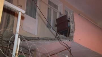Küçükçekmece’de evin balkonu çöktü: 1 yaralı