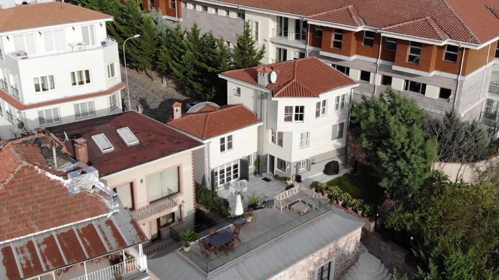 Can Dündar’ın el konulma kararı verilen Çengelköy’deki villası havadan görüntülendi