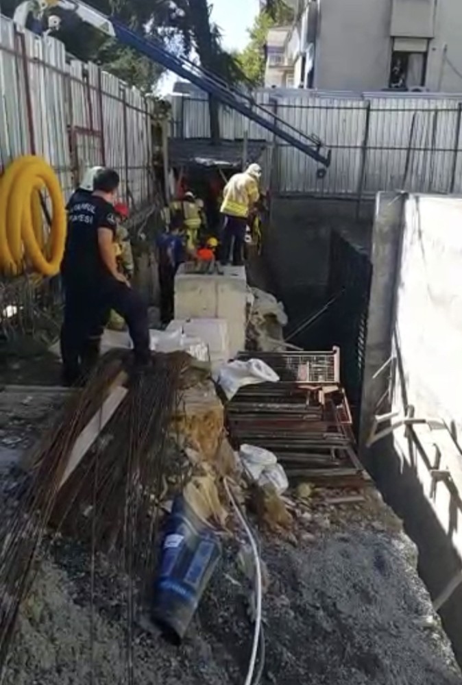 Kadıköy’de bir inşaatta iskele çöktü; 3 işçi yaralandı