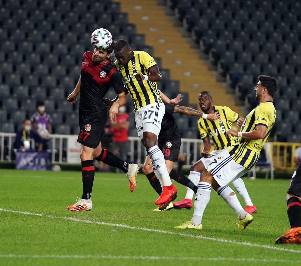 Süper Lig: Fenerbahçe: 1 – Fatih Karagümrük: 0 (İlk yarı)