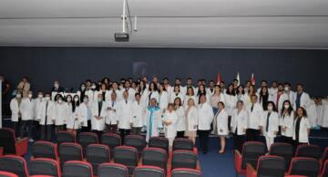 Girne Üniversitesi Tıp Fakültesi öğrencileri beyaz önlüklerini büyük bir heyecanla giydi