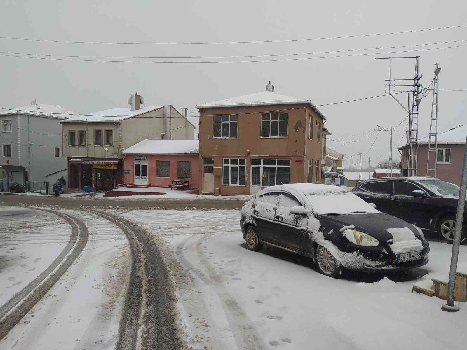 Kar yağışı Çatalca’yı beyaza bürüdü