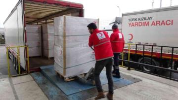 Kızılay’ın 5 tırlık yardım konvoyu Ukrayna’ya doğru yola çıktı